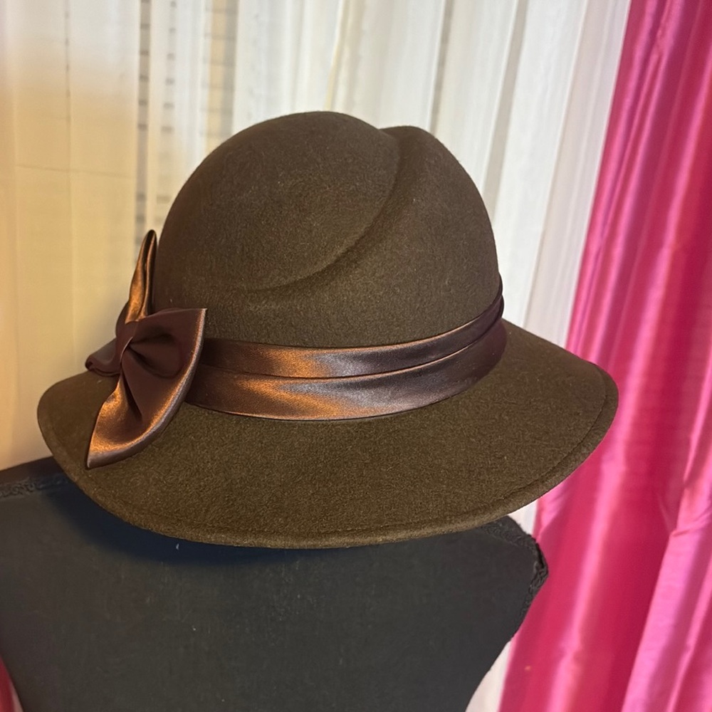 Elegant Brown Cloche Hat with Satin Bow